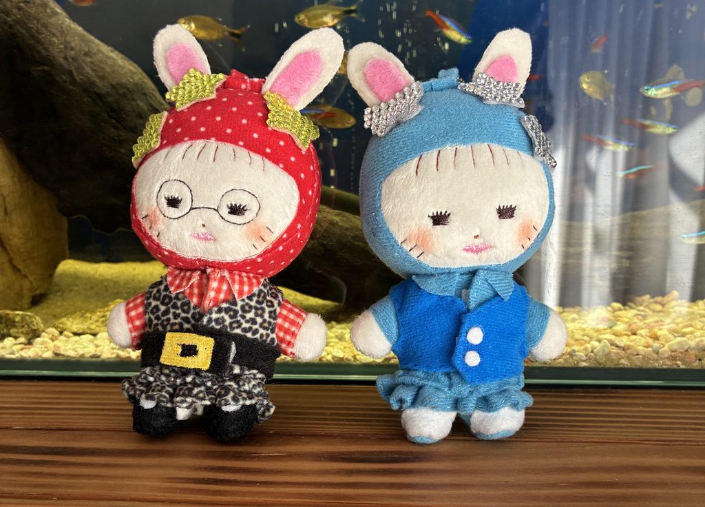 完成したユキミノちゃんぬいぐるみキーホルダー二体